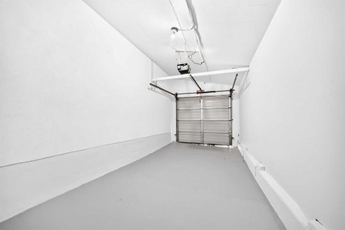 1635 32 Avenue Nw, Calgary, AB - Indoor Photo Showing Garage