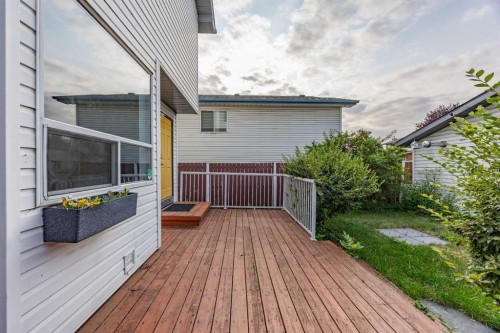 133 Applemead Close Se Close, Calgary, AB - Outdoor With Deck Patio Veranda With Exterior