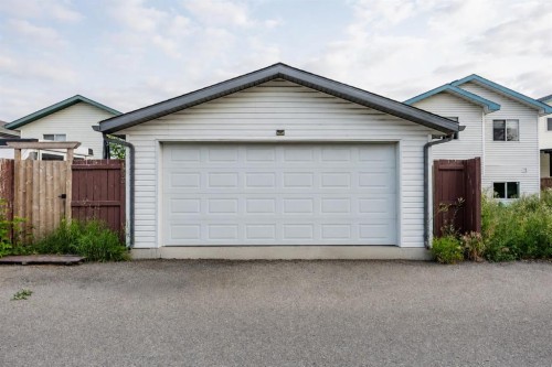 133 Applemead Close Se Close, Calgary, AB - Outdoor With Exterior