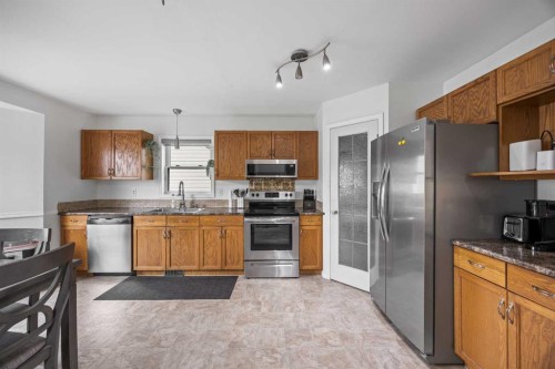 133 Applemead Close Se Close, Calgary, AB - Indoor Photo Showing Kitchen With Stainless Steel Kitchen
