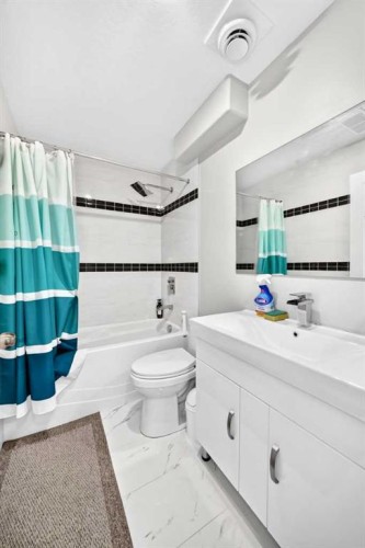 199 Hampstead Way Nw, Calgary, AB - Indoor Photo Showing Bathroom