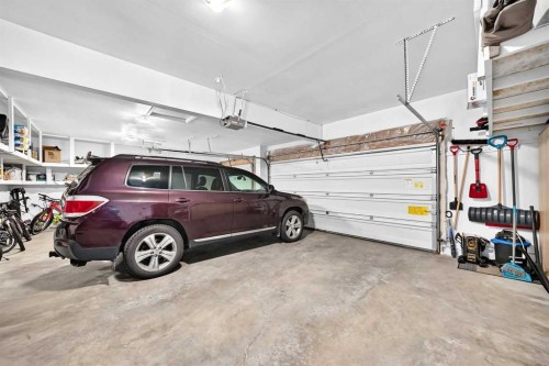 199 Hampstead Way Nw, Calgary, AB - Indoor Photo Showing Garage