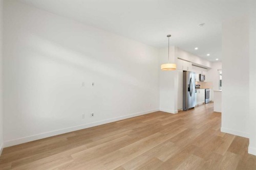 8528 21 Avenue Se, Calgary, AB - Indoor Photo Showing Other Room