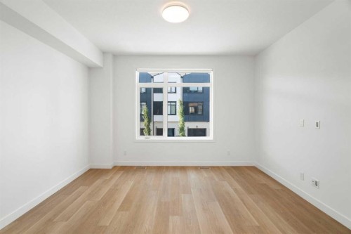 8528 21 Avenue Se, Calgary, AB - Indoor Photo Showing Other Room
