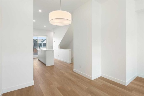 8528 21 Avenue Se, Calgary, AB - Indoor