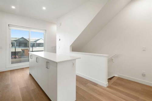 8528 21 Avenue Se, Calgary, AB - Indoor