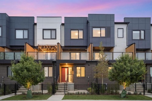 8528 21 Avenue Se, Calgary, AB - Outdoor With Balcony With Facade