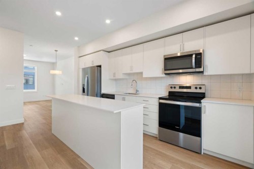 8528 21 Avenue Se, Calgary, AB - Indoor Photo Showing Kitchen With Stainless Steel Kitchen With Upgraded Kitchen