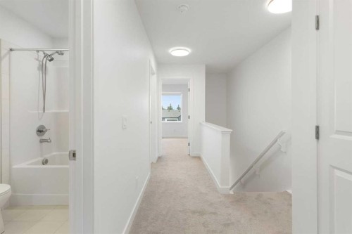 8528 21 Avenue Se, Calgary, AB - Indoor Photo Showing Bathroom