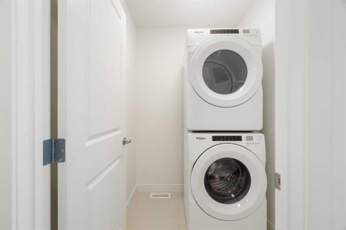 8528 21 Avenue Se, Calgary, AB - Indoor Photo Showing Laundry Room