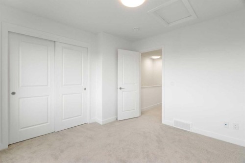 8528 21 Avenue Se, Calgary, AB - Indoor Photo Showing Other Room