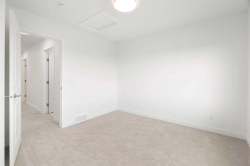 8528 21 Avenue Se, Calgary, AB - Indoor Photo Showing Other Room