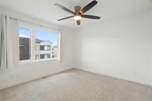 8528 21 Avenue Se, Calgary, AB - Indoor Photo Showing Other Room