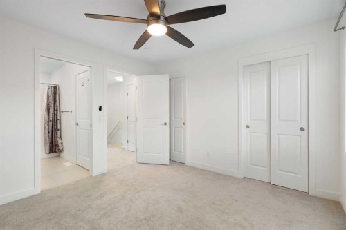 8528 21 Avenue Se, Calgary, AB - Indoor Photo Showing Other Room