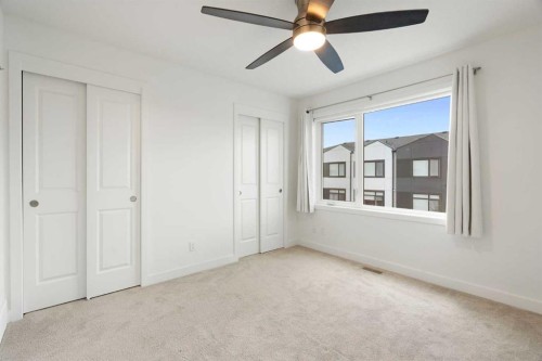 8528 21 Avenue Se, Calgary, AB - Indoor Photo Showing Other Room