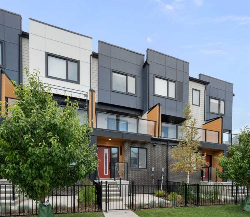 8528 21 Avenue Se, Calgary, AB - Outdoor