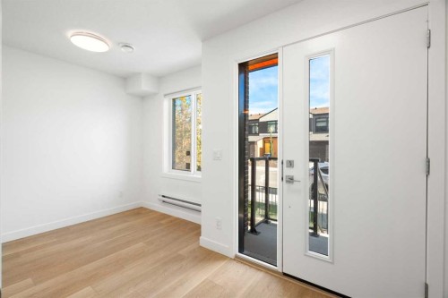 8528 21 Avenue Se, Calgary, AB - Indoor Photo Showing Other Room