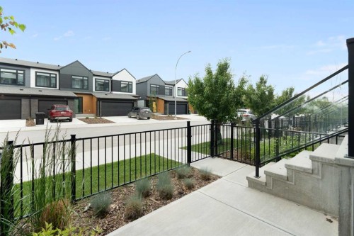 8528 21 Avenue Se, Calgary, AB - Outdoor