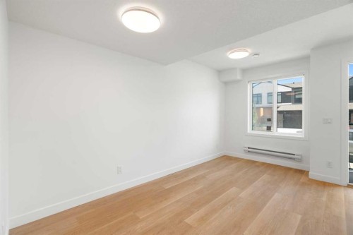 8528 21 Avenue Se, Calgary, AB - Indoor Photo Showing Other Room