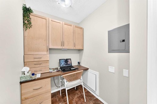 110-6315 Ranchview Drive Nw, Calgary, AB - Indoor Photo Showing Office