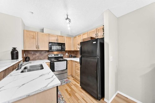 110-6315 Ranchview Drive Nw, Calgary, AB - Indoor Photo Showing Kitchen With Double Sink