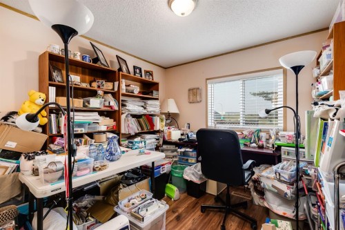 806 Beckner Crescent, Carstairs, AB - Indoor Photo Showing Office