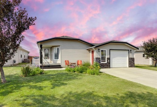 806 Beckner Crescent  Carstairs, AB T0M 0N0