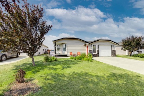 806 Beckner Crescent, Carstairs, AB - Outdoor