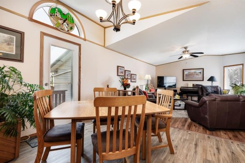 806 Beckner Crescent, Carstairs, AB - Indoor Photo Showing Dining Room