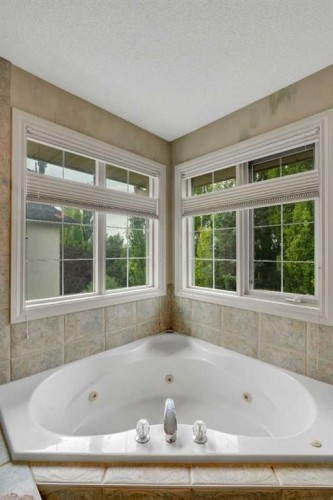 11 Tuscany Ridge Park Nw, Calgary, AB - Indoor Photo Showing Bathroom