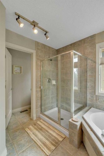 11 Tuscany Ridge Park Nw, Calgary, AB - Indoor Photo Showing Bathroom