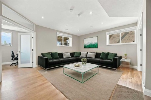 12 Masters Court Se, Calgary, AB - Indoor Photo Showing Living Room