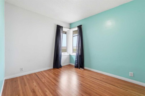 301 3Rd Street West, Standard, AB - Indoor Photo Showing Other Room