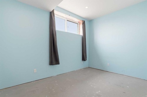 301 3Rd Street West, Standard, AB - Indoor Photo Showing Other Room