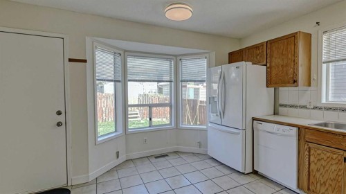 157 Harvest Gold Heights Ne, Calgary, AB - Indoor Photo Showing Kitchen
