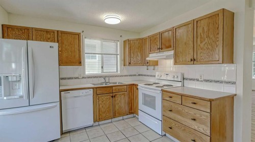 157 Harvest Gold Heights Ne, Calgary, AB - Indoor Photo Showing Kitchen With Double Sink