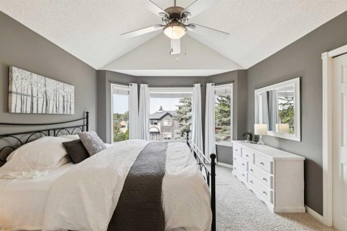 2213 27 Avenue Sw, Calgary, AB - Indoor Photo Showing Bedroom