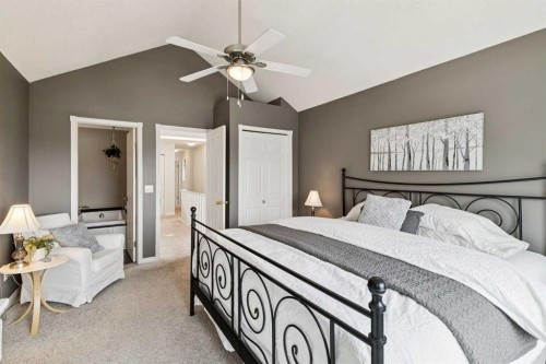 2213 27 Avenue Sw, Calgary, AB - Indoor Photo Showing Bedroom