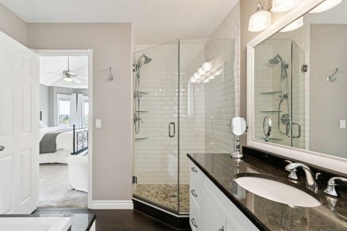 2213 27 Avenue Sw, Calgary, AB - Indoor Photo Showing Bathroom