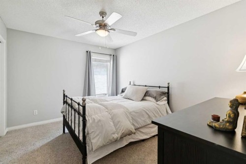 2213 27 Avenue Sw, Calgary, AB - Indoor Photo Showing Bedroom