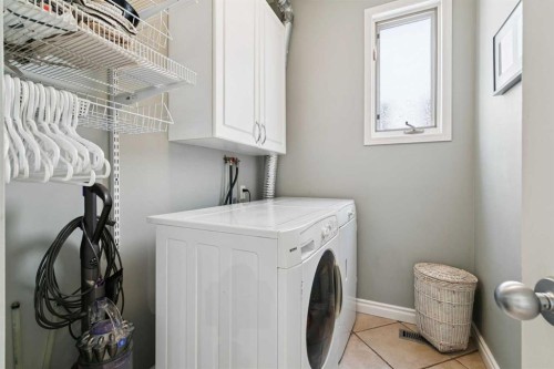 2213 27 Avenue Sw, Calgary, AB - Indoor Photo Showing Laundry Room
