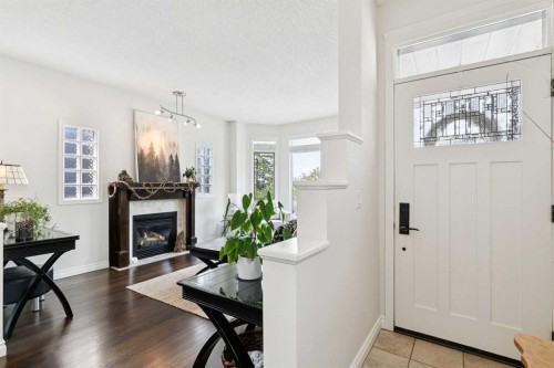 2213 27 Avenue Sw, Calgary, AB - Indoor Photo Showing Living Room With Fireplace