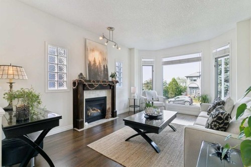 2213 27 Avenue Sw, Calgary, AB - Indoor Photo Showing Living Room With Fireplace