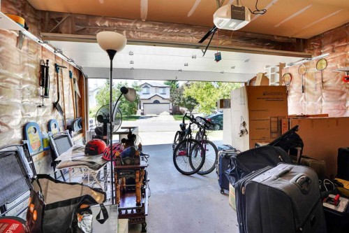 62 Covewood Manor, Calgary, AB - Indoor Photo Showing Garage