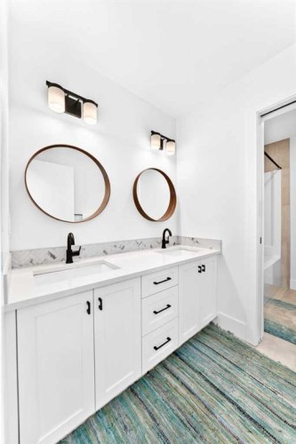 24 Emerson Crescent, Okotoks, AB - Indoor Photo Showing Bathroom