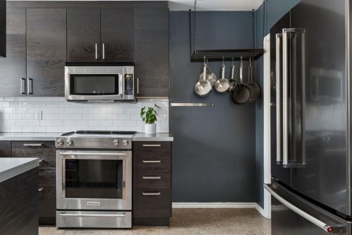 91 Winslow Crescent Sw, Calgary, AB - Indoor Photo Showing Kitchen With Upgraded Kitchen