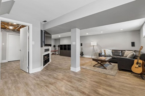 91 Winslow Crescent Sw, Calgary, AB - Indoor