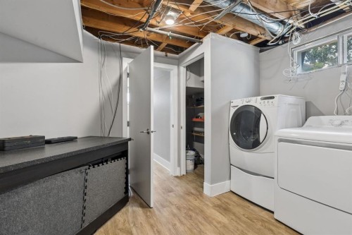 91 Winslow Crescent Sw, Calgary, AB - Indoor Photo Showing Laundry Room
