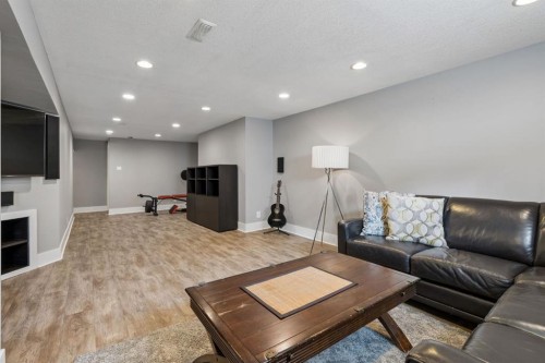 91 Winslow Crescent Sw, Calgary, AB - Indoor