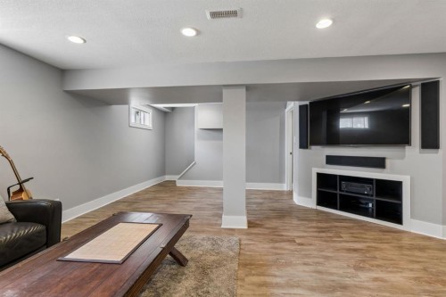 91 Winslow Crescent Sw, Calgary, AB - Indoor